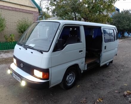 Белый Ниссан Урван, объемом двигателя 2.5 л и пробегом 111 тыс. км за 1700 $, фото 4 на Automoto.ua