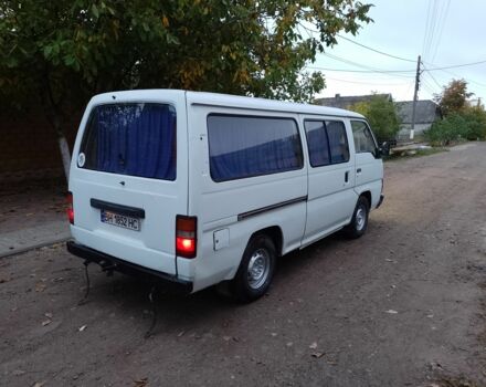 Белый Ниссан Урван, объемом двигателя 2.5 л и пробегом 111 тыс. км за 1700 $, фото 2 на Automoto.ua