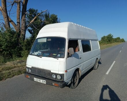 Белый Ниссан Урван, объемом двигателя 0 л и пробегом 200 тыс. км за 1290 $, фото 1 на Automoto.ua