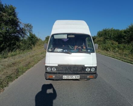 Белый Ниссан Урван, объемом двигателя 0 л и пробегом 200 тыс. км за 1290 $, фото 2 на Automoto.ua