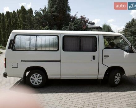 Білий Ніссан Урван, об'ємом двигуна 2.5 л та пробігом 640 тис. км за 3000 $, фото 3 на Automoto.ua