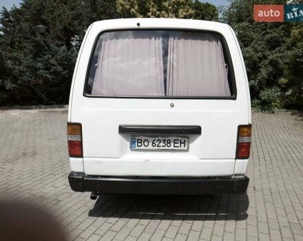 Білий Ніссан Урван, об'ємом двигуна 2.5 л та пробігом 640 тис. км за 3000 $, фото 1 на Automoto.ua