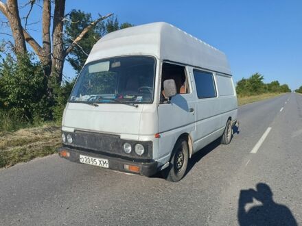 Белый Ниссан Урван, объемом двигателя 0 л и пробегом 200 тыс. км за 1290 $, фото 1 на Automoto.ua