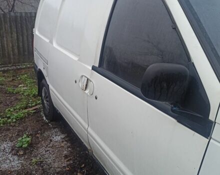 Белый Ниссан Ванетте, объемом двигателя 2.3 л и пробегом 350 тыс. км за 1776 $, фото 3 на Automoto.ua