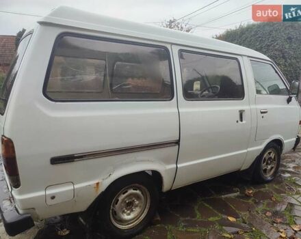 Белый Ниссан Ванетте, объемом двигателя 2 л и пробегом 216 тыс. км за 2100 $, фото 1 на Automoto.ua