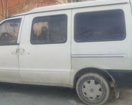 Білий Ніссан Ванетте, об'ємом двигуна 2.3 л та пробігом 300 тис. км за 2000 $, фото 4 на Automoto.ua
