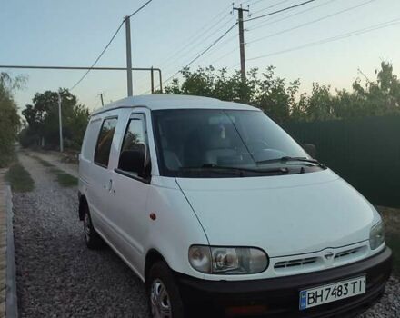 Белый Ниссан Ванетте, объемом двигателя 2.28 л и пробегом 253 тыс. км за 6000 $, фото 2 на Automoto.ua