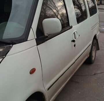 Белый Ниссан Ванетте, объемом двигателя 2.5 л и пробегом 320 тыс. км за 2200 $, фото 4 на Automoto.ua