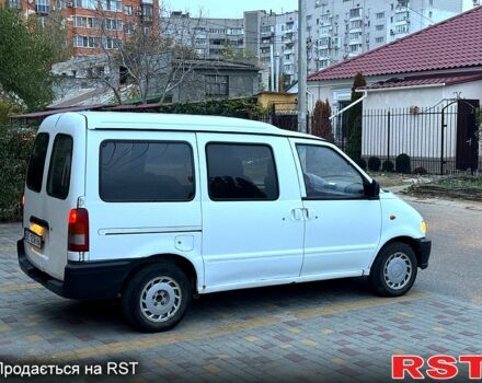 Белый Ниссан Ванетте, объемом двигателя 2.3 л и пробегом 300 тыс. км за 2950 $, фото 4 на Automoto.ua