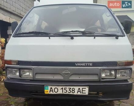 Белый Ниссан Ванетте, объемом двигателя 2 л и пробегом 216 тыс. км за 2100 $, фото 1 на Automoto.ua