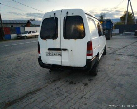 Белый Ниссан Ванетте, объемом двигателя 2.3 л и пробегом 460 тыс. км за 3000 $, фото 1 на Automoto.ua