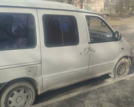 Білий Ніссан Ванетте, об'ємом двигуна 2.3 л та пробігом 300 тис. км за 2000 $, фото 1 на Automoto.ua