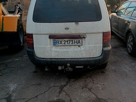 Белый Ниссан Ванетте, объемом двигателя 2.3 л и пробегом 385 тыс. км за 1200 $, фото 1 на Automoto.ua