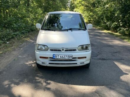 Белый Ниссан Ванетте, объемом двигателя 2 л и пробегом 400 тыс. км за 2450 $, фото 1 на Automoto.ua