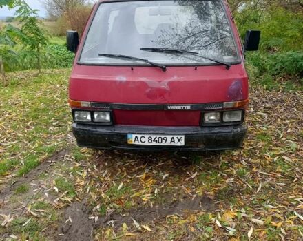 Красный Ниссан Ванетте, объемом двигателя 2 л и пробегом 250 тыс. км за 1200 $, фото 1 на Automoto.ua