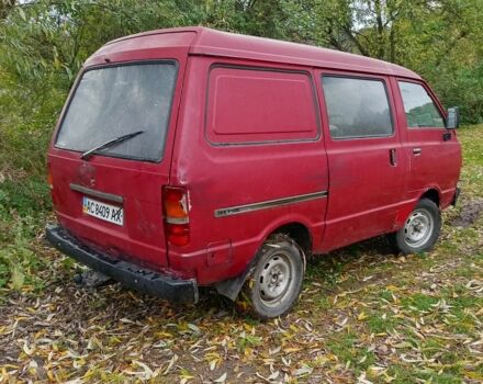 Красный Ниссан Ванетте, объемом двигателя 2 л и пробегом 250 тыс. км за 1200 $, фото 2 на Automoto.ua