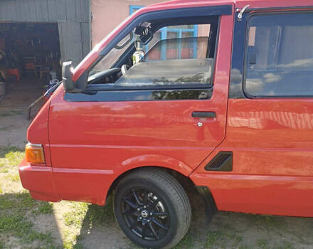 Красный Ниссан Ванетте, объемом двигателя 2 л и пробегом 340 тыс. км за 2500 $, фото 6 на Automoto.ua