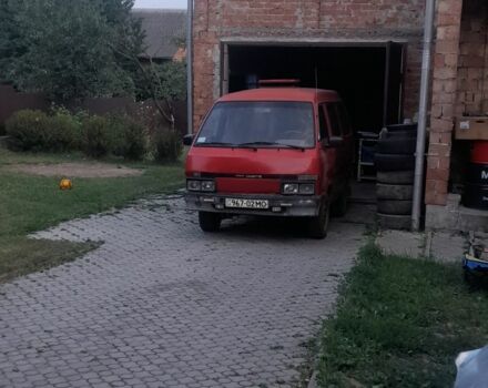 Красный Ниссан Ванетте, объемом двигателя 2 л и пробегом 300 тыс. км за 1900 $, фото 5 на Automoto.ua