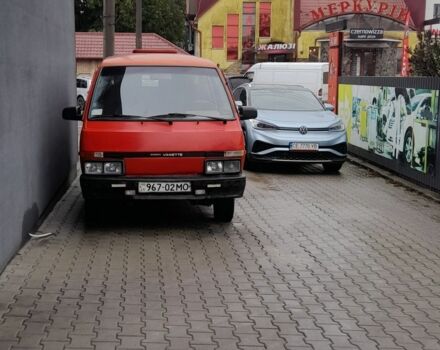 Красный Ниссан Ванетте, объемом двигателя 2 л и пробегом 320 тыс. км за 2574 $, фото 2 на Automoto.ua