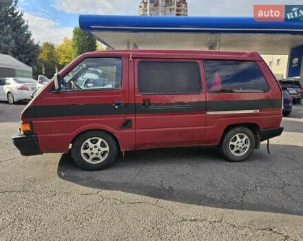 Красный Ниссан Ванетте, объемом двигателя 1.95 л и пробегом 237 тыс. км за 1800 $, фото 1 на Automoto.ua