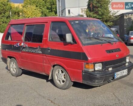 Красный Ниссан Ванетте, объемом двигателя 1.95 л и пробегом 237 тыс. км за 1800 $, фото 2 на Automoto.ua