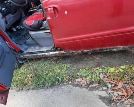 Красный Ниссан Ванетте, объемом двигателя 2.3 л и пробегом 370 тыс. км за 1277 $, фото 4 на Automoto.ua