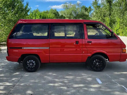 Красный Ниссан Ванетте, объемом двигателя 2 л и пробегом 340 тыс. км за 2500 $, фото 1 на Automoto.ua