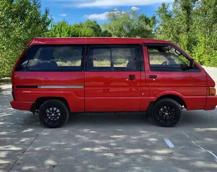 Червоний Ніссан Ванетте, об'ємом двигуна 2 л та пробігом 340 тис. км за 2500 $, фото 1 на Automoto.ua