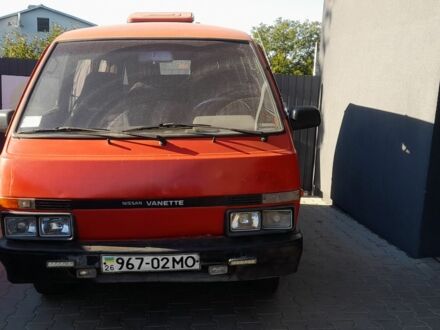 Красный Ниссан Ванетте, объемом двигателя 2 л и пробегом 320 тыс. км за 2574 $, фото 1 на Automoto.ua