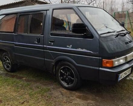 Синий Ниссан Ванетте, объемом двигателя 1.95 л и пробегом 300 тыс. км за 1600 $, фото 2 на Automoto.ua