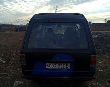 Синий Ниссан Ванетте, объемом двигателя 2 л и пробегом 300 тыс. км за 1500 $, фото 4 на Automoto.ua