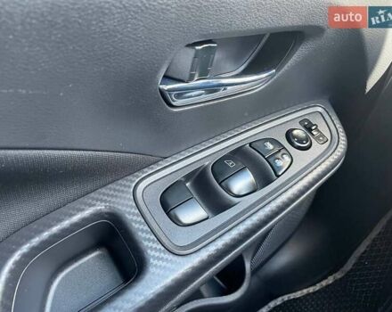 Черный Ниссан Верса, объемом двигателя 1.6 л и пробегом 33 тыс. км за 13300 $, фото 9 на Automoto.ua