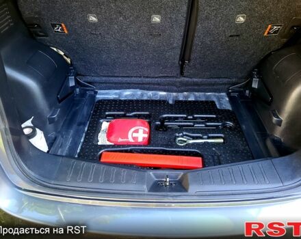 Серый Ниссан Верса, объемом двигателя 1.6 л и пробегом 87 тыс. км за 11000 $, фото 2 на Automoto.ua