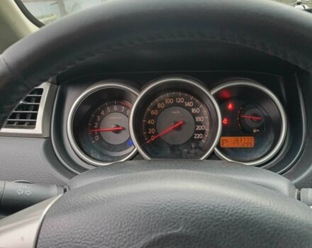 Серый Ниссан Верса, объемом двигателя 1.8 л и пробегом 218 тыс. км за 5000 $, фото 4 на Automoto.ua