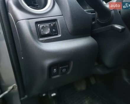 Серый Ниссан Верса, объемом двигателя 1.6 л и пробегом 142 тыс. км за 4500 $, фото 6 на Automoto.ua