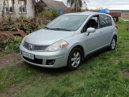 Ніссан Верса 2008 у Буче на Automoto.ua Сірий Ніссан Верса, об'ємом двигуна 1.8 л та пробігом 218 тис. км за 5000 $, фото 1 на Automoto.ua