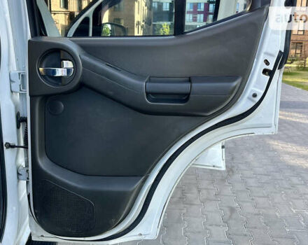 Білий Ніссан Ікс-Терра, об'ємом двигуна 4 л та пробігом 133 тис. км за 13900 $, фото 71 на Automoto.ua