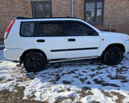 Белый Ниссан ИксТрейл, объемом двигателя 2 л и пробегом 300 тыс. км за 4000 $, фото 3 на Automoto.ua