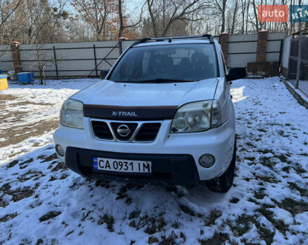 Белый Ниссан ИксТрейл, объемом двигателя 2 л и пробегом 290 тыс. км за 4500 $, фото 1 на Automoto.ua