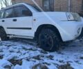 Белый Ниссан ИксТрейл, объемом двигателя 2 л и пробегом 300 тыс. км за 4000 $, фото 2 на Automoto.ua