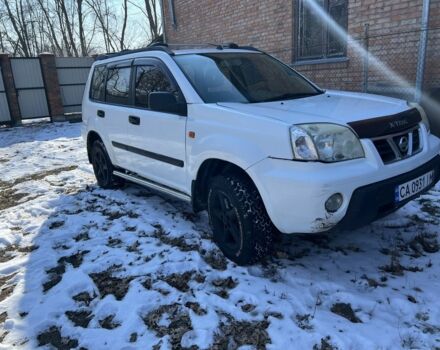 Белый Ниссан ИксТрейл, объемом двигателя 2 л и пробегом 300 тыс. км за 4000 $, фото 1 на Automoto.ua