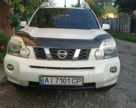 Белый Ниссан ИксТрейл, объемом двигателя 2 л и пробегом 249 тыс. км за 7999 $, фото 2 на Automoto.ua