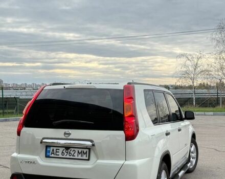 Білий Ніссан ІксТрейл, об'ємом двигуна 2 л та пробігом 208 тис. км за 8999 $, фото 5 на Automoto.ua