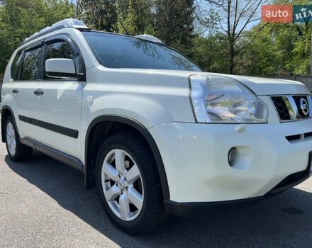 Белый Ниссан ИксТрейл, объемом двигателя 2 л и пробегом 154 тыс. км за 9000 $, фото 1 на Automoto.ua