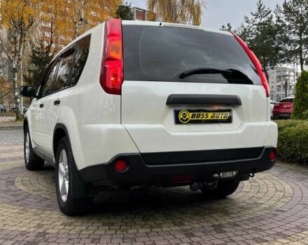 Белый Ниссан ИксТрейл, объемом двигателя 2 л и пробегом 255 тыс. км за 10650 $, фото 4 на Automoto.ua