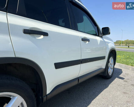 Белый Ниссан ИксТрейл, объемом двигателя 2 л и пробегом 154 тыс. км за 9000 $, фото 3 на Automoto.ua