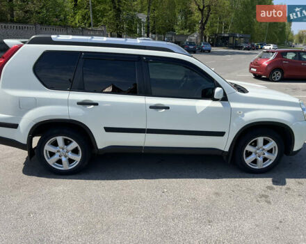 Белый Ниссан ИксТрейл, объемом двигателя 2 л и пробегом 154 тыс. км за 9000 $, фото 2 на Automoto.ua