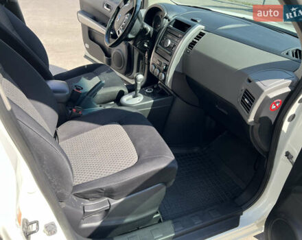 Белый Ниссан ИксТрейл, объемом двигателя 2 л и пробегом 154 тыс. км за 9000 $, фото 22 на Automoto.ua