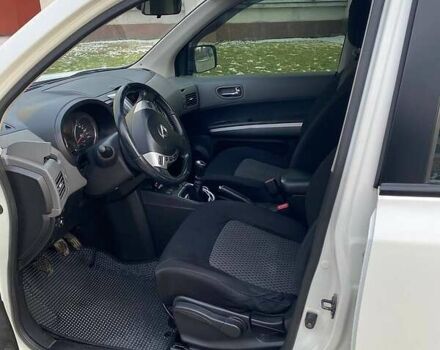 Белый Ниссан ИксТрейл, объемом двигателя 2 л и пробегом 202 тыс. км за 7800 $, фото 4 на Automoto.ua