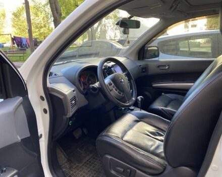 Белый Ниссан ИксТрейл, объемом двигателя 2.5 л и пробегом 180 тыс. км за 8700 $, фото 4 на Automoto.ua